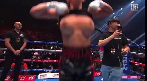 Boxer Daniella Hemsley Flashed The Crowd On Live Tv After。